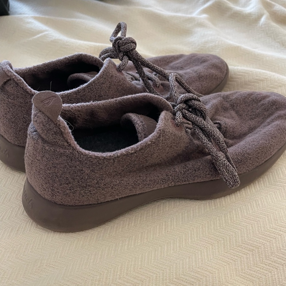 Lightly worn wool allbirds